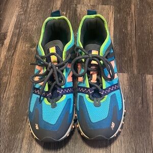 New Balance Dynamic Blue and Green Sneakers for Performance